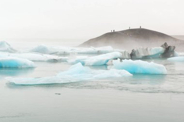 Buzul lagünü Jokulsarlon, Güney İzlanda 'da güzel mavi buzdağları