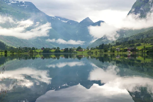 Rural Lake Landscape Mountains Clouds Norway — Stock Photo, Image
