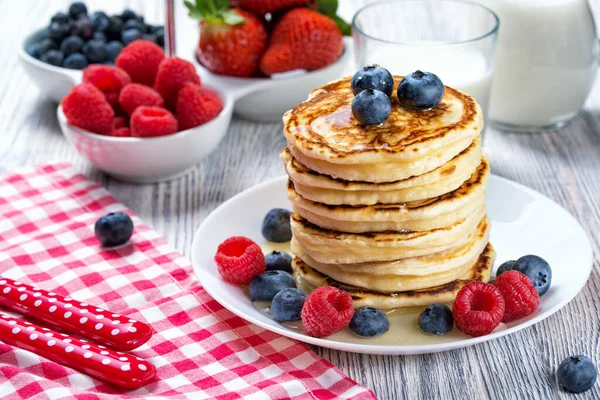 Stack Pancakes Fresh Blueberry Raspberry Honey Milk Fresh Berries Healthy — Stock Photo, Image