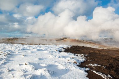 Kışın aktif jeotermal alan Gunnuhver, Reykjanes Yarımadası, İzlanda
