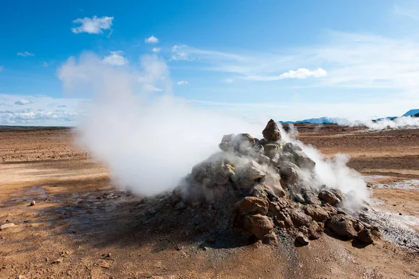 Мудпоты Геотермальной Зоне Hverir Namafjall Iceland — стоковое фото
