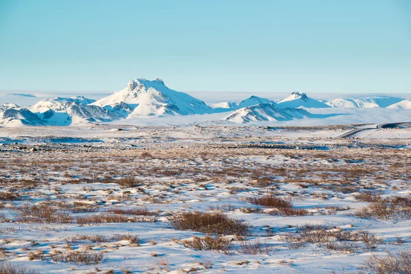 Wintervulkanisch Landschap Met Bergketen Bedekt Door Sneeuw Bij Langjokull Ijsland — Stockfoto
