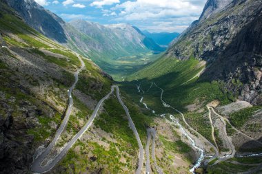 Norveç 'teki Trol Meydanı' na bak.