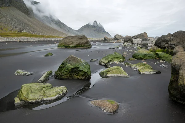 Piękne Wybrzeże Stokksnes Widokiem Skały Góry Wschodnia Islandia — Zdjęcie stockowe