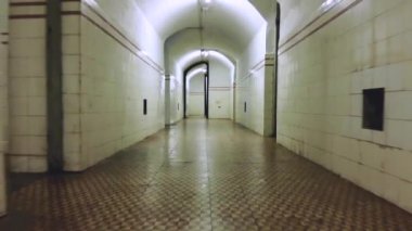 Eski sığınak salonu çalışıyor.