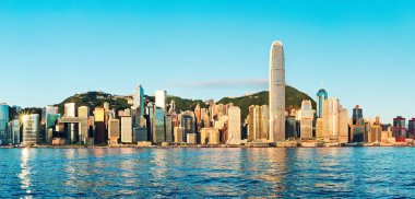 Günbatımında Hong Kong ufuk çizgisi