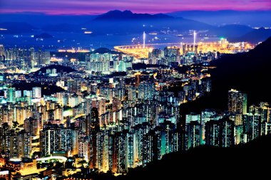 Hong Kong şehrinin gece görüşü