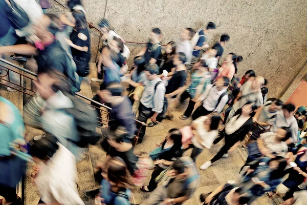 Merdivenlerde Yürüyen Insanların Bulanıklığı — Stok fotoğraf