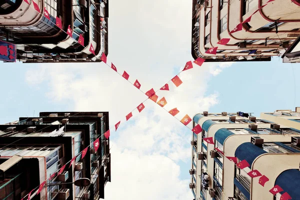 Bâtiments Modernes Avec Drapeaux Dans Ville — Photo