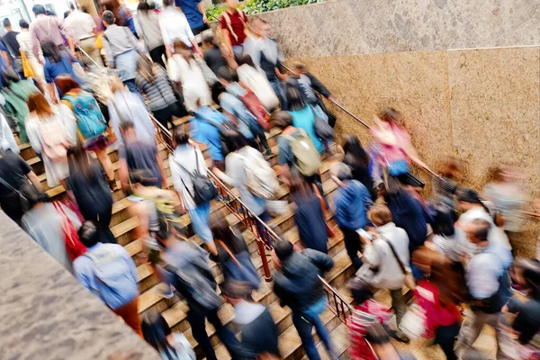 Verschwommenheit Von Menschen Die Treppen Gehen — Stockfoto