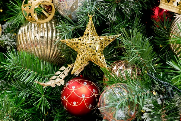 Decoración Del Árbol Navidad Con Juguetes Pelotas — Foto de Stock