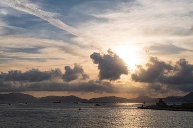 Denizde güzel bir gün batımı