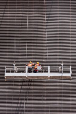 bir şantiye inşaat işçileri