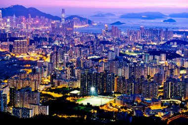Hong Kong şehrinin gece görüşü