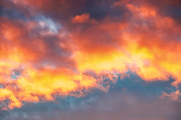 Cielo Hermoso Atardecer Con Nubes —  Fotos de Stock