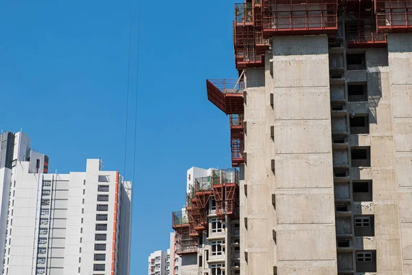 香港の近代的な高層ビルの修理または建設 — ストック写真