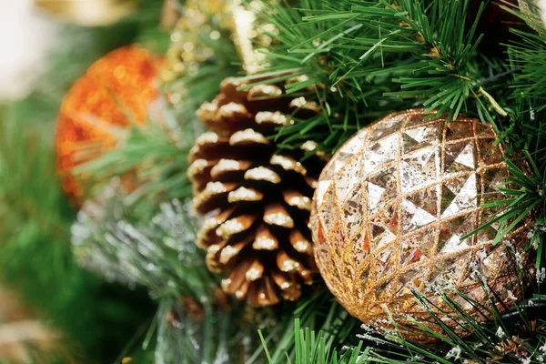 Decoración Del Árbol Navidad Con Juguetes Pelotas — Foto de Stock