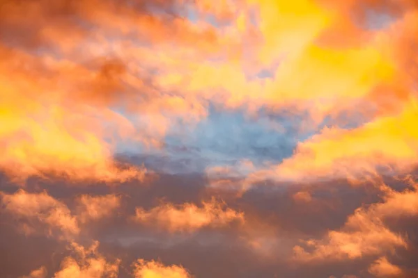 Cielo Hermoso Atardecer Con Nubes —  Fotos de Stock