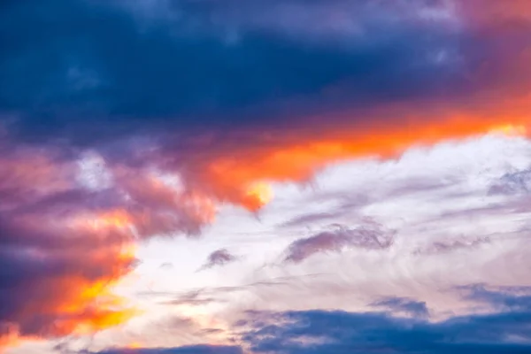 Cielo Hermoso Atardecer Con Nubes —  Fotos de Stock