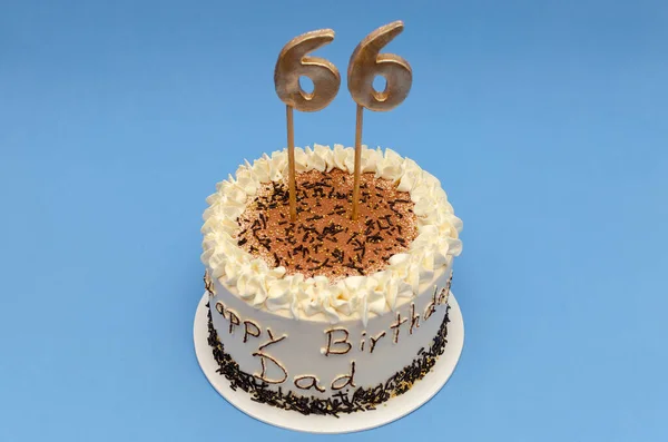 父のためのケーキ彼の66歳の誕生日 — ストック写真