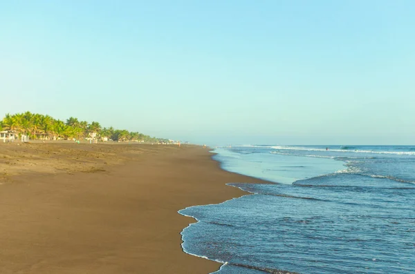 Güzel manzara. Gün batımı. Cuyutin Sahili, Colima, Meksika. 
