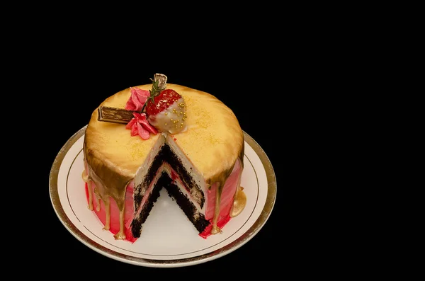 Heerlijke Aardbeien Geglazuurde Taart Met Zwarte Achtergrond Geïsoleerd — Stockfoto