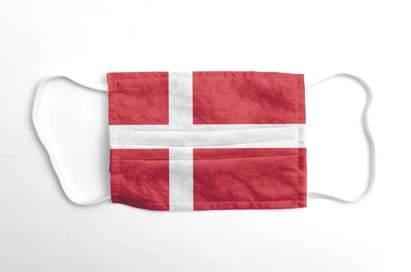 Máscara Facial Com Bandeira Dinamarca Impressa Fundo Branco Isolada — Fotografia de Stock