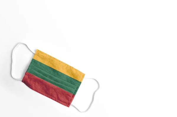 Μάσκα Προσώπου Σημαία Λιθουανίας Τυπωμένη Λευκό Φόντο Απομονωμένη — Φωτογραφία Αρχείου
