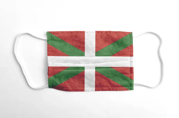 Ansiktsmask Med Baskien Flagga Tryckt Vit Bakgrund Isolerad — Stockfoto