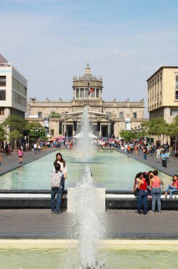 Dans çeşmeleri; Paseo Hospicio, San Juan de Dios, Guadalajara, Jalisco.