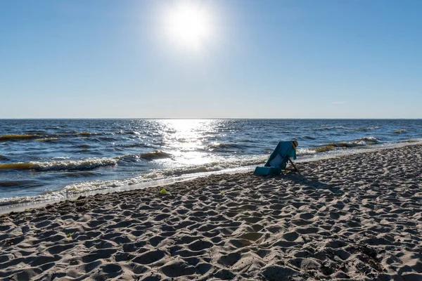 Blaue Sonnenliege Azurblauen Strand — Stockfoto