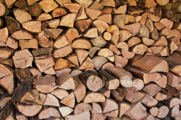 積み重ねた薪の山 背景の質感 — ストック写真