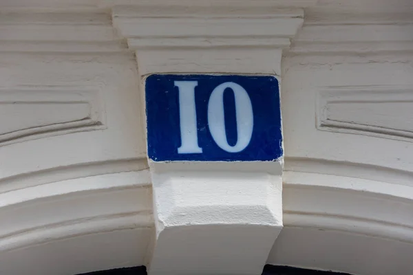 番号10 建物のナンバープレート 典型的なフランスのパリ様式 フランス — ストック写真