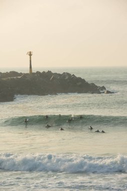 La Barre sahilinde sörfçüler, Anglet, Fransa