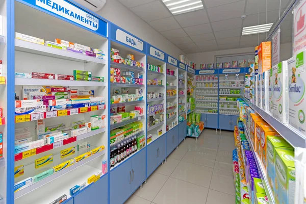 Kamennomostsky Russia Giugno 2018 Interno Della Farmacia Moderna Con Medicinali — Foto Stock