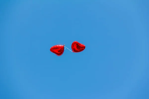 Red Balloons Shape Heart Blue Sky — Stock Photo, Image