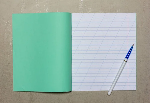 Caderno Escola Aberta Uma Linha Estreita Com Barra Para Aprender — Fotografia de Stock