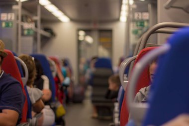 arka plan resim insanlar bir yüksek hızlı tren Swallow yaz aylarında yolculuğu.