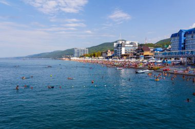 Soçi, Rusya - 22 Ağustos 2018: şehir beach tatil turist yaz gün