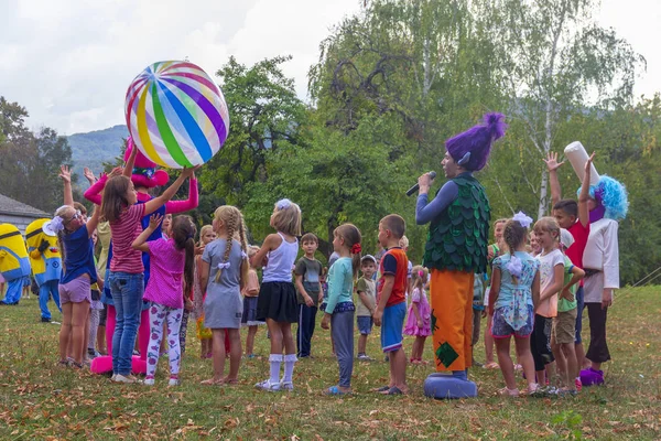 Kamennomostsky Rusia Septiembre 2018 Día Vacaciones Del Pueblo Con Animadores —  Fotos de Stock