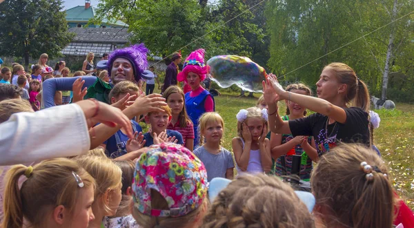 Adygea Russia Settembre 2017 Gruppo Ragazze Guarda Come Una Ragazza — Foto Stock