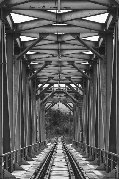 Paisaje Industrial Con Puente Ferroviario Foto Blanco Negro — Foto de Stock