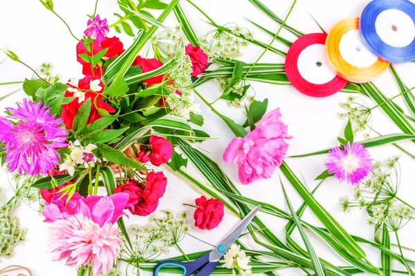 Composição Flor Com Buquê Flores Peônia Rosa Flores Milho Rosas — Fotografia de Stock