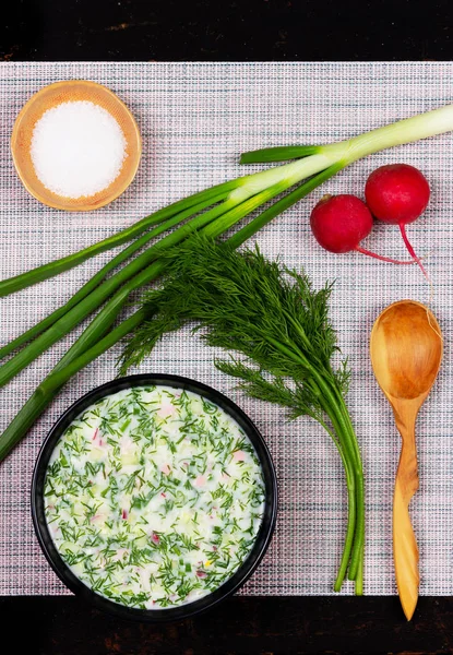 Sopa Fría Verano Ruso Okroshka Verduras Verduras Kvass Kéfir Mesa — Foto de Stock