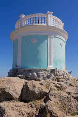 KERCH - 13 Ağustos 2019: Mithridates Dağı 'ndaki sonsuz alev feneri