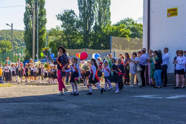 Adygea Rusia Septiembre 2020 Feliz Profesor Sonriente Con Ramo Flores — Foto de Stock