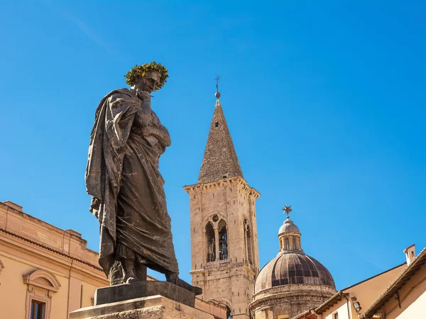 Staty Ovidius Symbol För Den Staden Sulmona Italien — Stockfoto