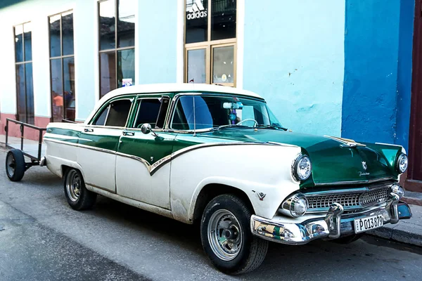 Trinidad Cuba Dezembro 2017 Velho Carro Americano Estacionado Rua Trinidad — Fotografia de Stock