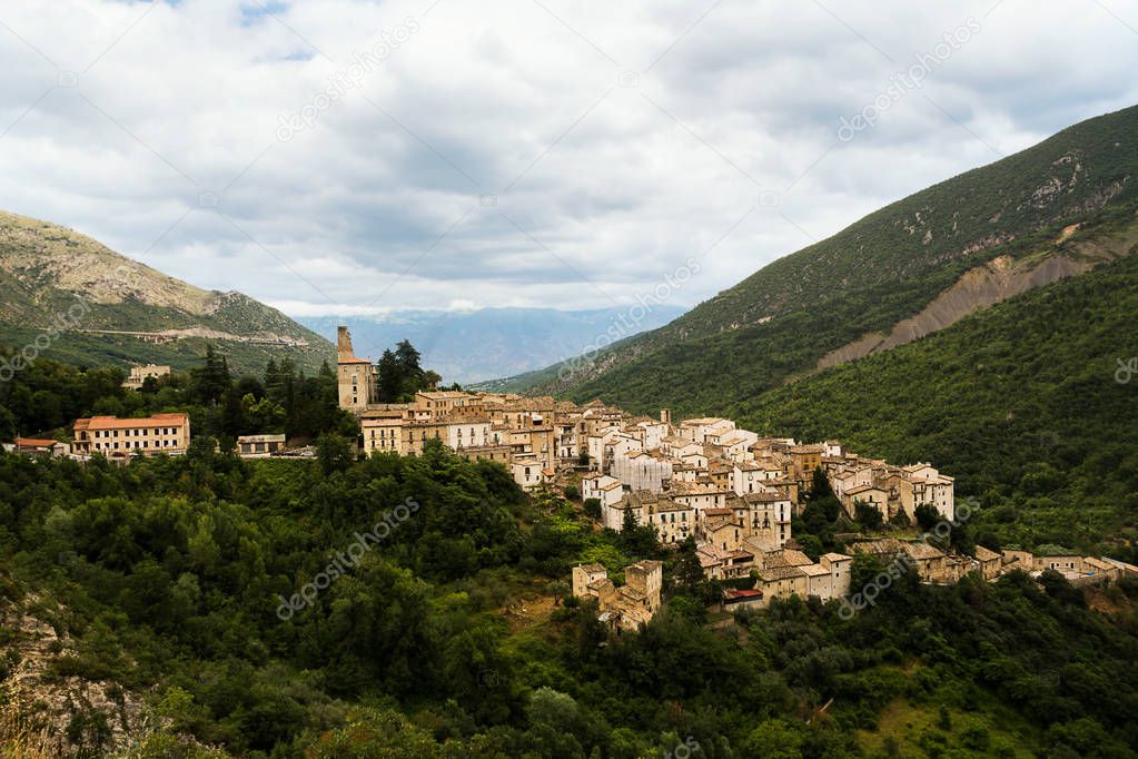 Anversa degli Abruzzi; village in L'Aquila Province, on  Abruzzo mountain
