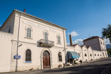 Sulmona, İtalya - 23 Haziran 2018: eski Pelino konfeti fabrikada Sulmona kimse olmadan dış cephe
